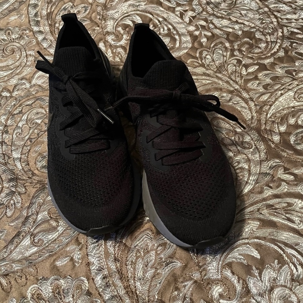 BRAND NEW, NEVER WORN! Women’s Nike Epic React Flyknit Black and gray Size 8